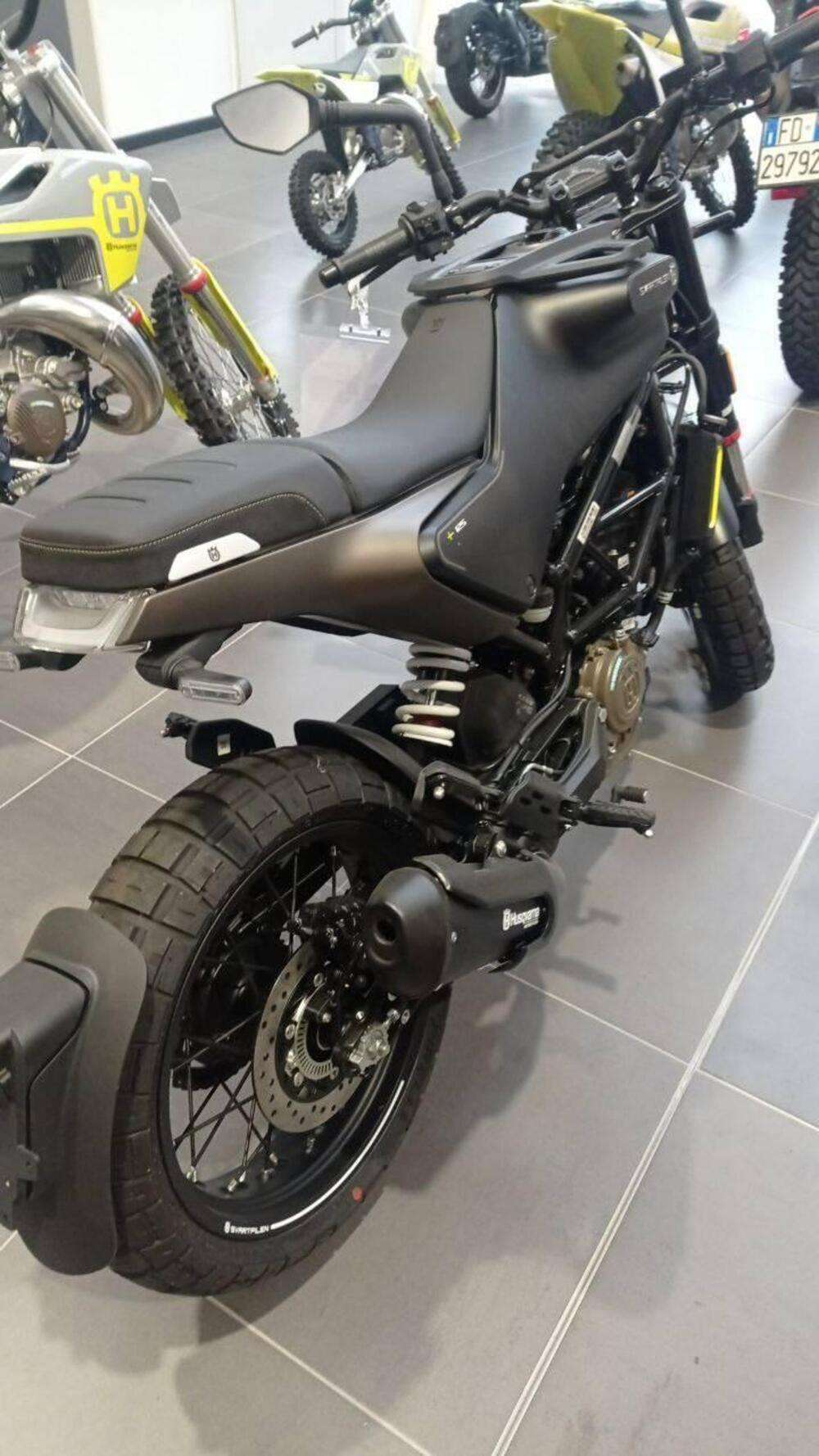 Husqvarna Svartpilen 125 (2021 - 23) (2)