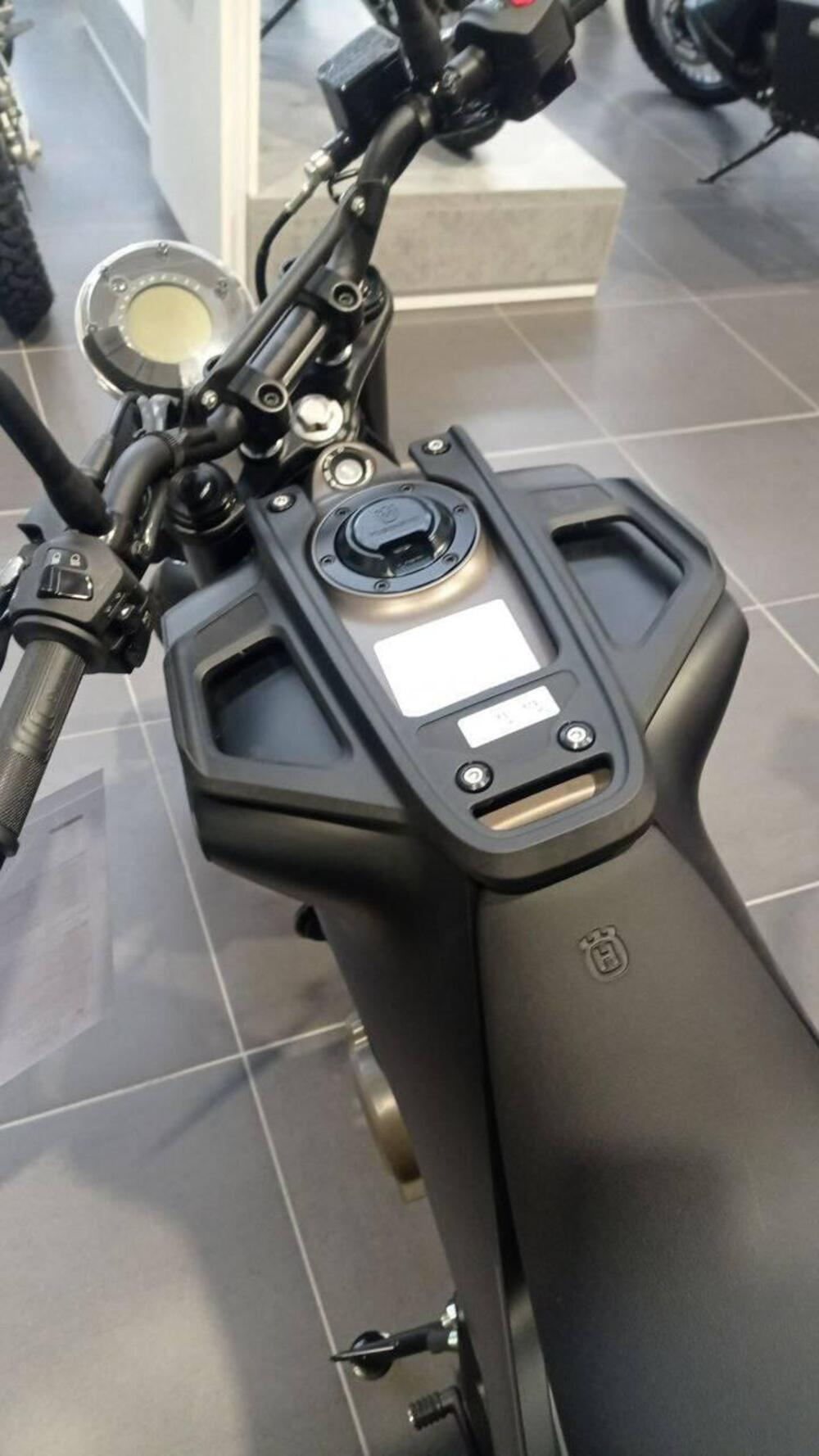 Husqvarna Svartpilen 125 (2021 - 23) (3)