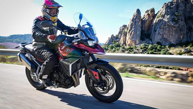 Triumph Tiger 900 GT Pro 2024: ancora pi&ugrave; cavalli per la 3 cilindri inglese. Pro e Contro dal nostro TEST