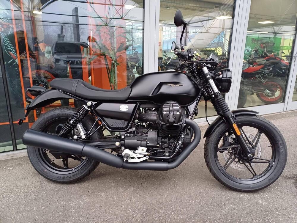 Moto Guzzi V7 Stone (2021 - 24)