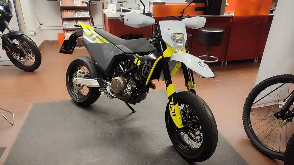 Husqvarna 701 Supermoto (2023 - 25)