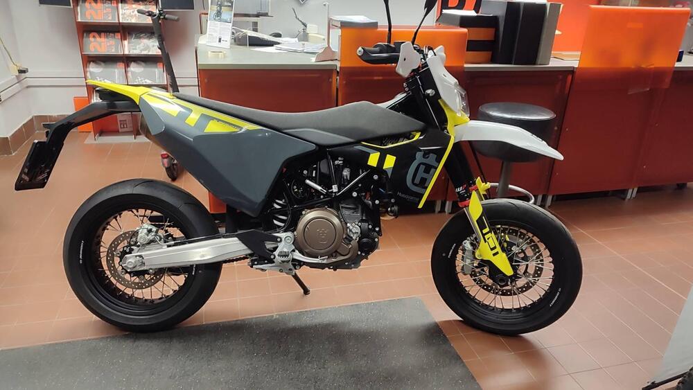 Husqvarna 701 Supermoto (2023 - 25) (2)