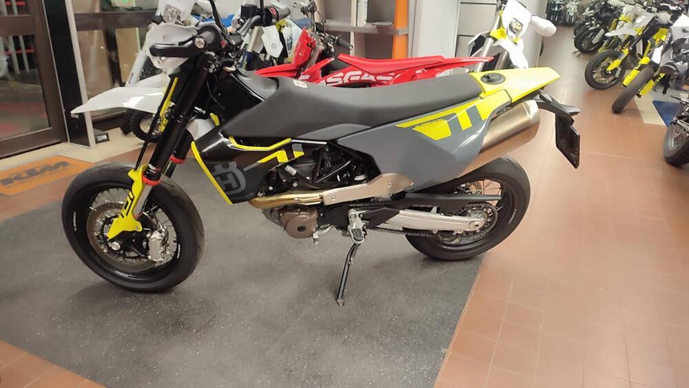 Husqvarna 701 Supermoto (2023 - 25) (3)