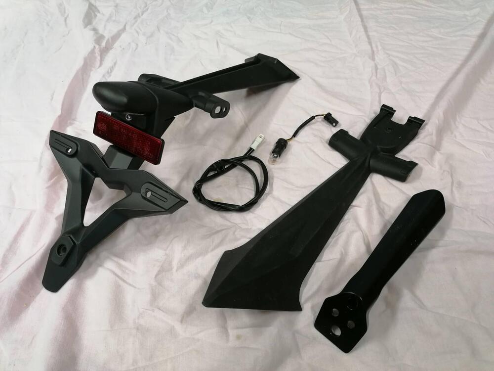 Portatarga originale Triumph Street 765