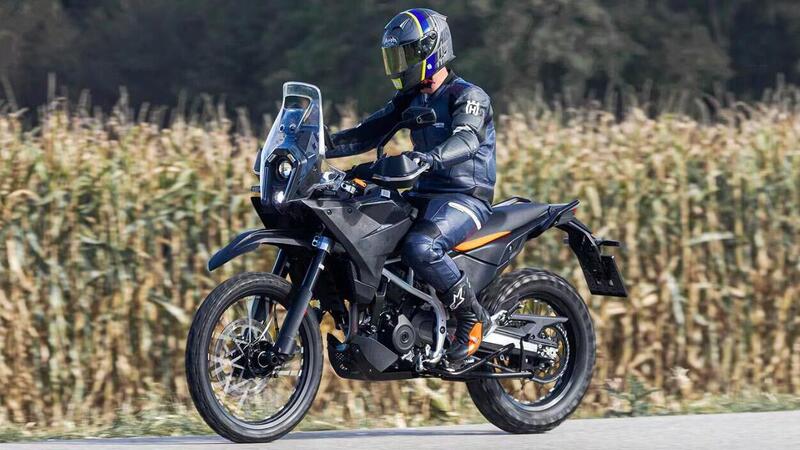 KTM 390 Adventure 2025: arriver&agrave; anche il cerchio da 21 pollici? Intanto, qualche indiscrezione [FOTO SPIA]