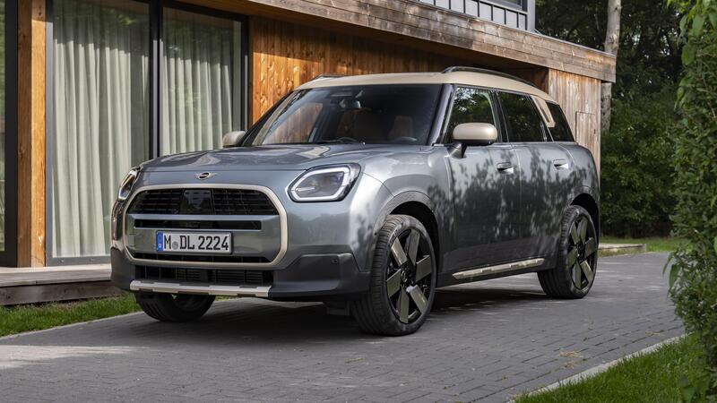 Mini Countryman C: tutta nuova, benzina, 3 cilindri