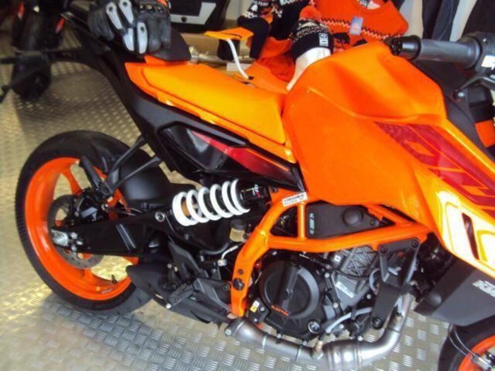 KTM 390 Duke (2024 - 25) (2)