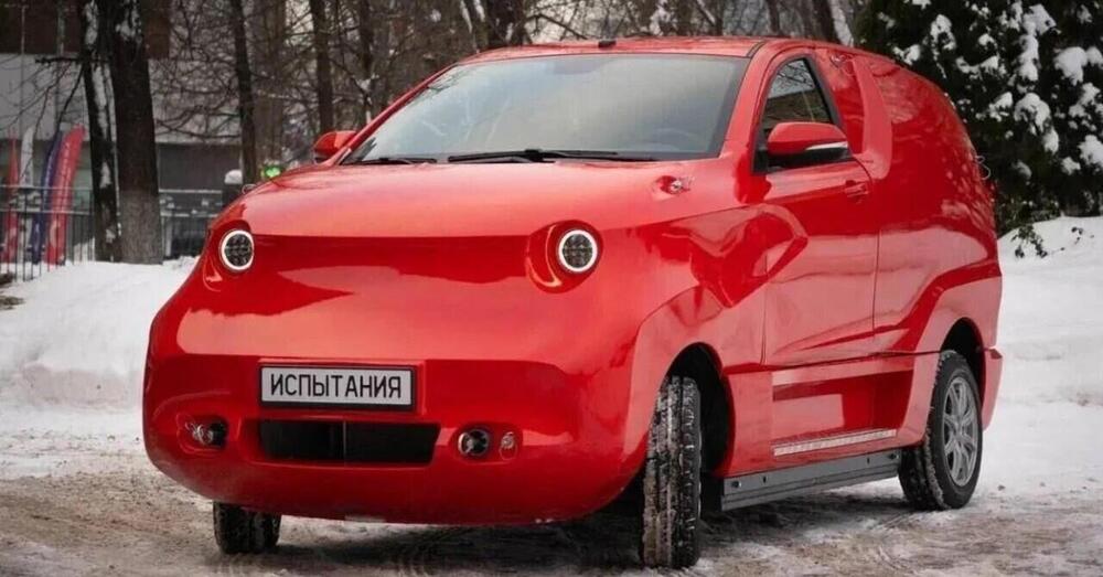 Ma l&rsquo;avete vista Amber, la nuova (orribile) auto elettrica russa che sfida Tesla?