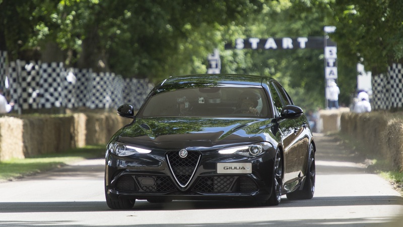 Alfa Romeo Giulia Quadrifoglio: una storica hill climb a Goodwood