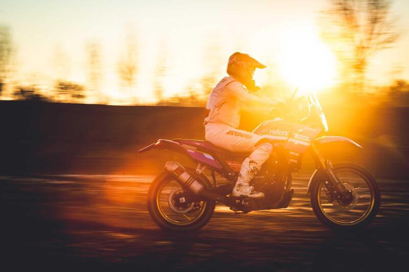 Abbiamo guidato la Yamaha T&eacute;n&eacute;r&eacute; 700 Factory fino al tramonto. Non saremmo pi&ugrave; scesi: potente, bella e facile. Grazie Bottu!