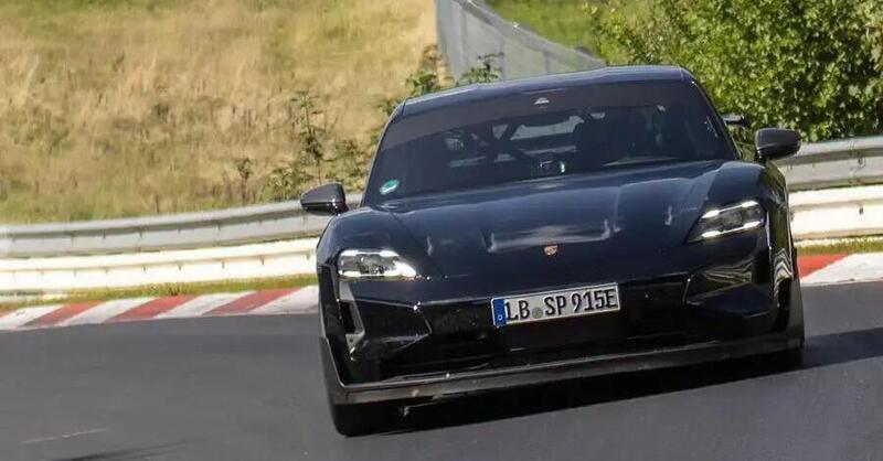 Porsche batte Tesla Model S Plaid al Nurburgring in 7 minuti e 7 secondi