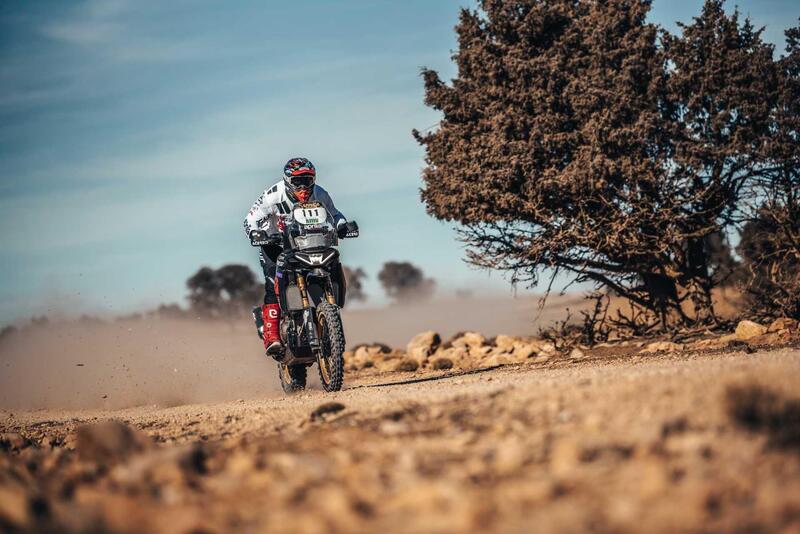 Africa Eco Race. D1, Exploit Aprilia-Cerutti. &ldquo;Si ai un buraco, no se lo come!&rdquo;