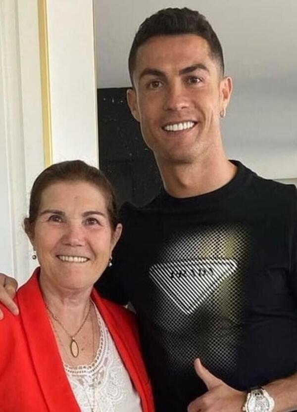 Ma l&rsquo;avete visto Cristiano Ronaldo che regala una Porsche Cayenne alla mamma? [VIDEO]