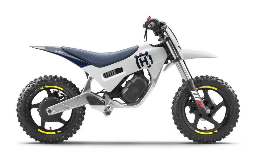 Husqvarna EE 2 (2024 - 25)