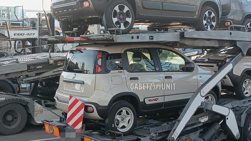 Fiat Panda 4x40 anniversario, arrivano le prime unit&agrave; [Foto Spia]