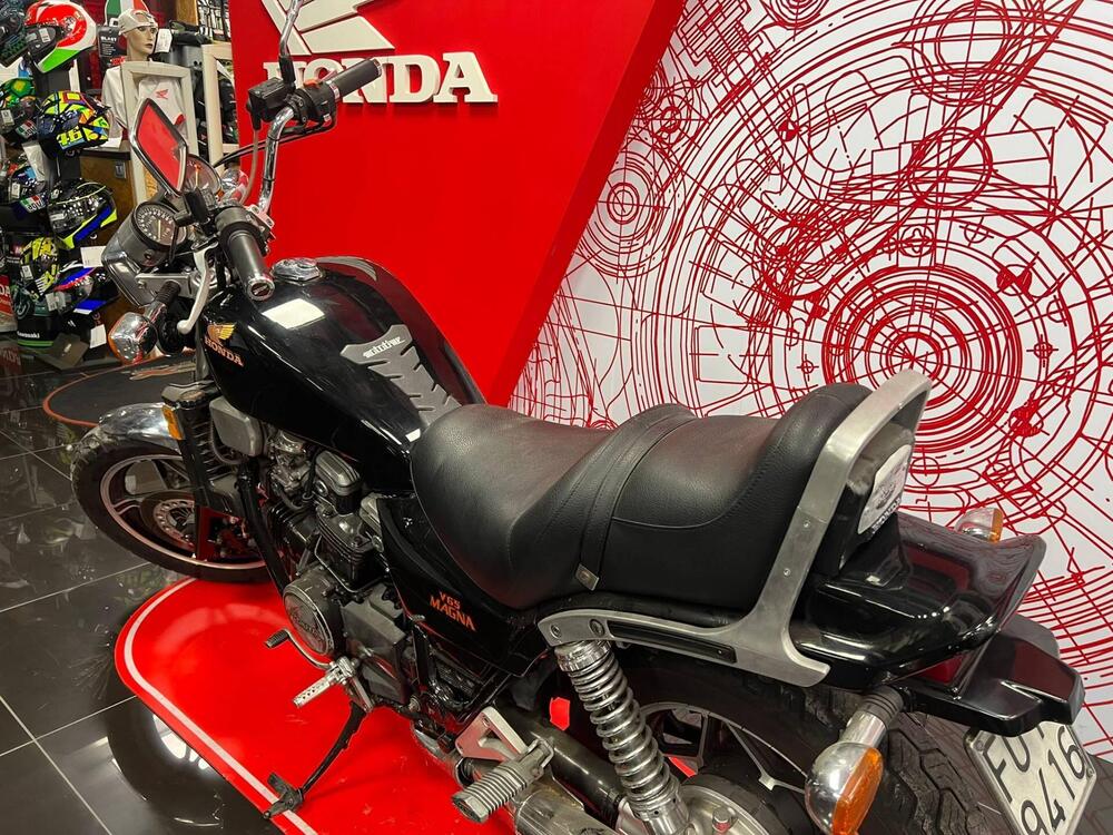 Honda VF 1100 C V65 Magna (1983 - 85) (10)