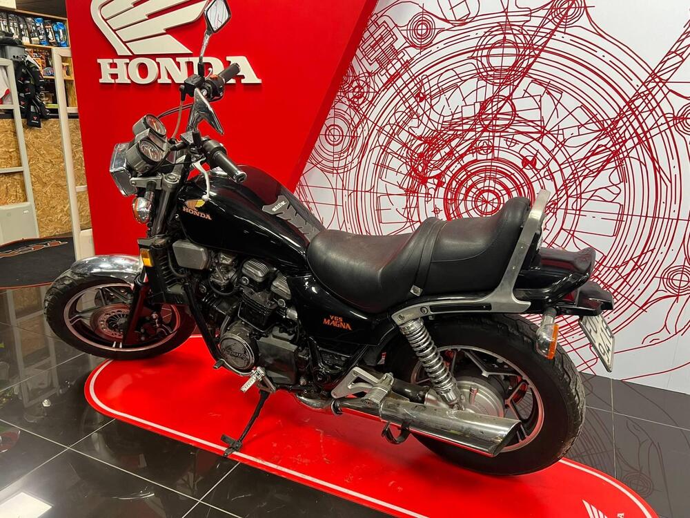 Honda VF 1100 C V65 Magna (1983 - 85) (12)