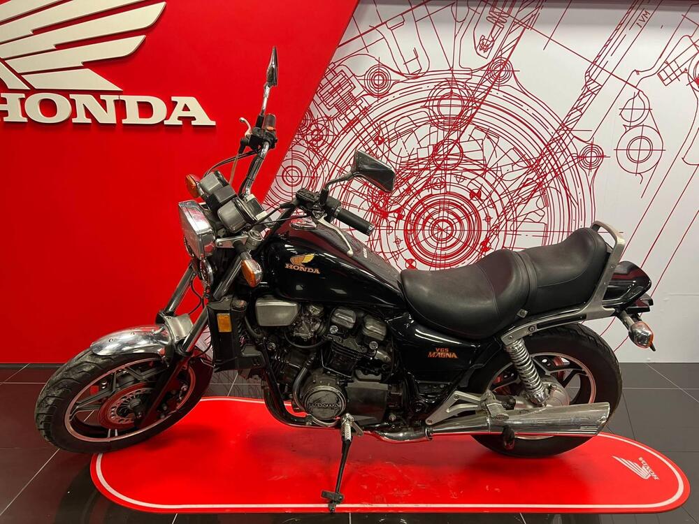 Honda VF 1100 C V65 Magna (1983 - 85) (6)