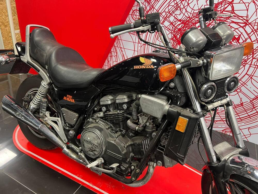 Honda VF 1100 C V65 Magna (1983 - 85) (4)