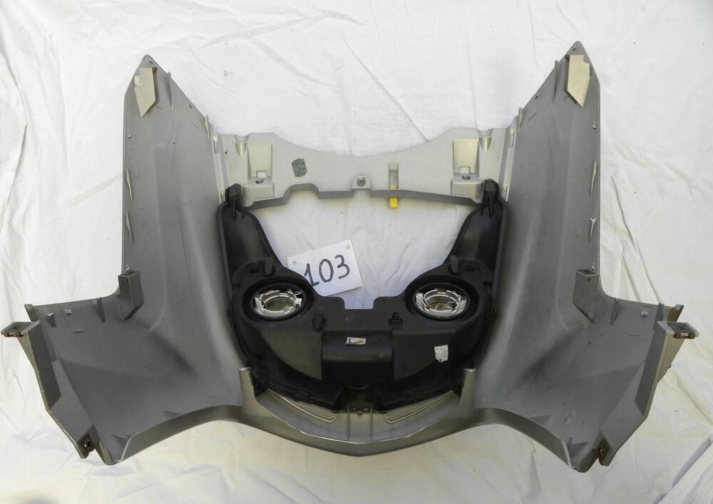 Cupolino anteriore completo di faro Yamaha X-Max 1 (6)