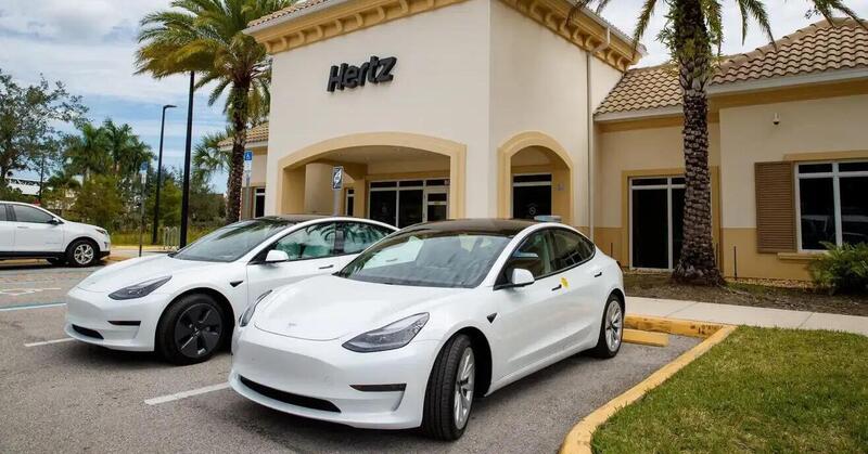 Hertz negli USA vende Tesla usate per noleggio a 20.000 dollari