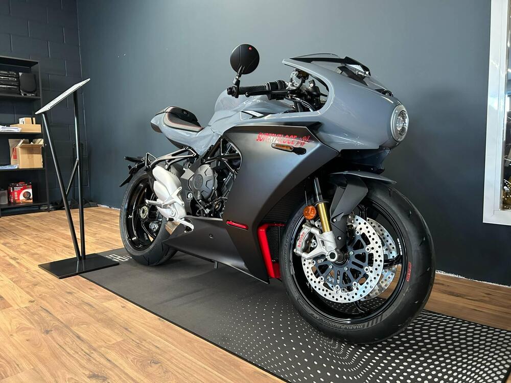 MV Agusta Superveloce 800 (2021 - 25) (2)