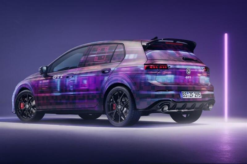 La vista del posteriore della nuova Golf GTI 2024