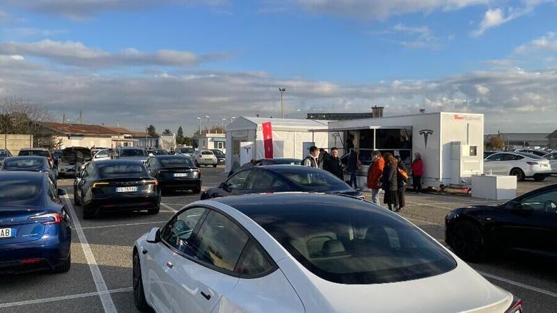 Tesla, le vendite sono triplicate, la consegna &egrave; diventata un problema