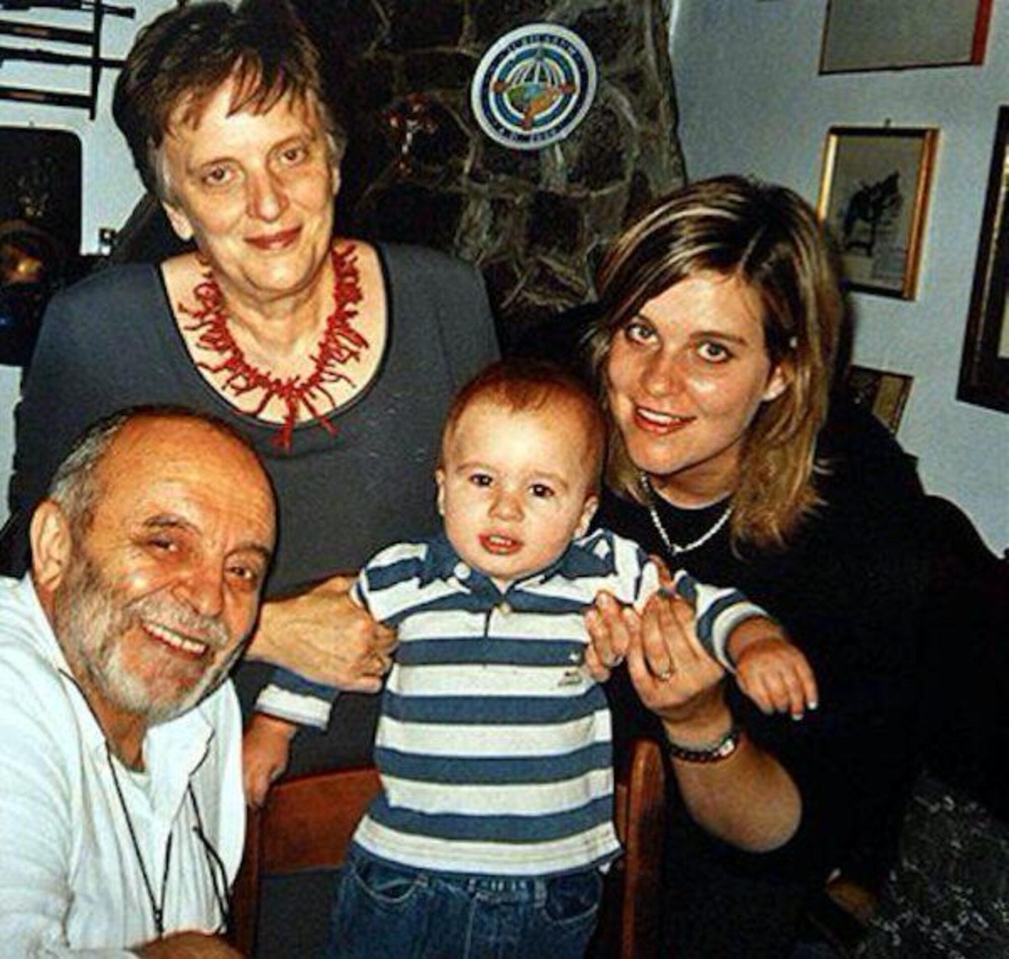 Raffaella Castagna, il figlio Youssef Marzouk, la mamma Paola Galli e il padre Carlo Castagna