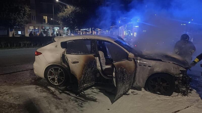 Maserati Levante va a fuoco a Verona, in marcia e senza un motivo