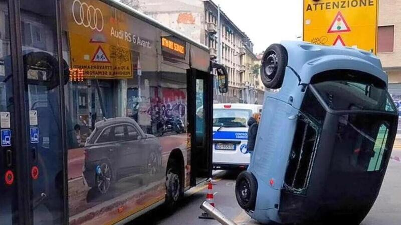 Citroen AMI vs Autobus, sorpasso infelice, ma nessuno si fa male