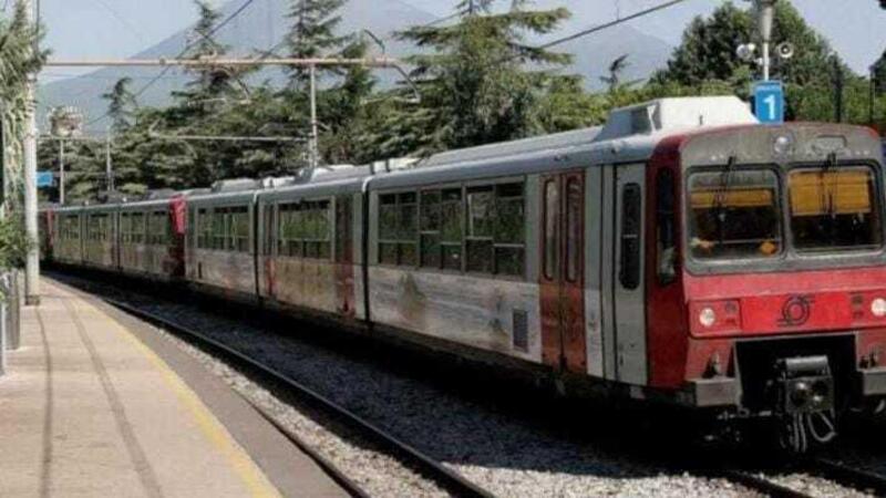 Rider cinquantenne muore sotto ad un treno