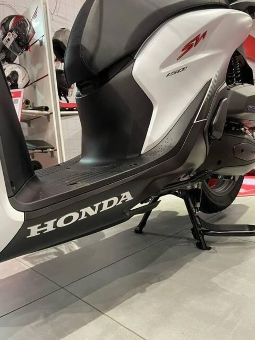 Honda SH 150i Sport (2022 - 23) (6)