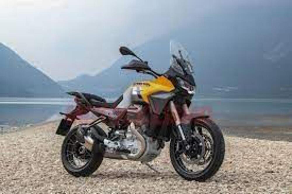 Moto Guzzi Stelvio (2024 - 26) (4)
