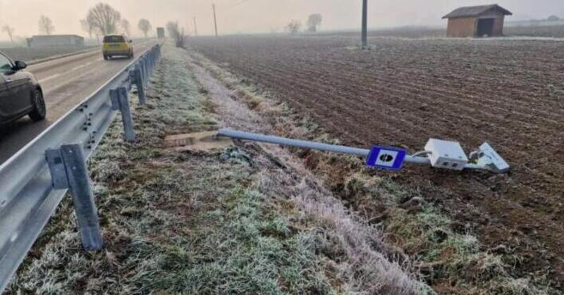 Fleximan arriva in Lombardia: segato un autovelox a Cremona. Era stato installato da poco