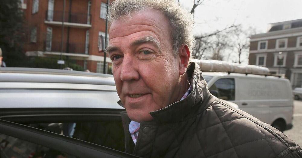Jeremy Clarkson torna a sorpresa in tv dopo il caso Meghan Markle e le scuse. A Top Gear? Non proprio...