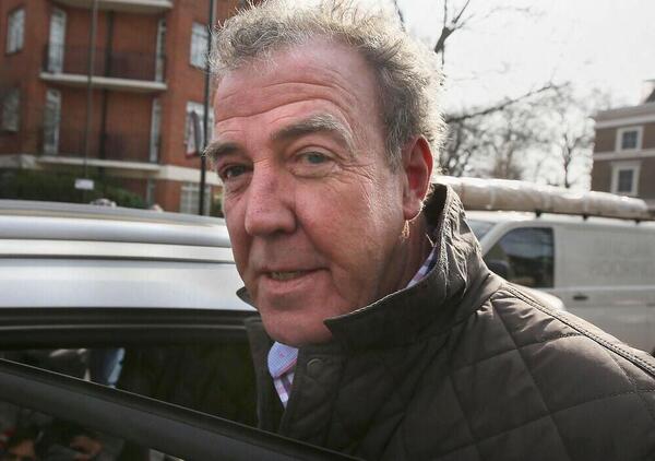Jeremy Clarkson torna a sorpresa in tv dopo il caso Meghan Markle e le scuse. A Top Gear? Non proprio...