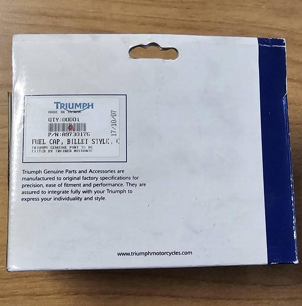 TAPPO SERBATOIO ORIGINALE BONNEVILLE SCRAMBLER T10 Triumph (2)