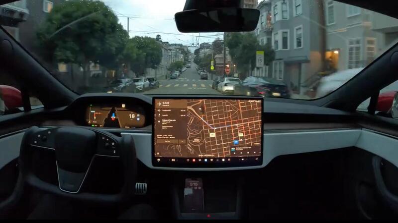 Tesla: con il nuovo aggiornamento l&rsquo;Intelligenza Artificiale prende il controllo dell&rsquo;auto