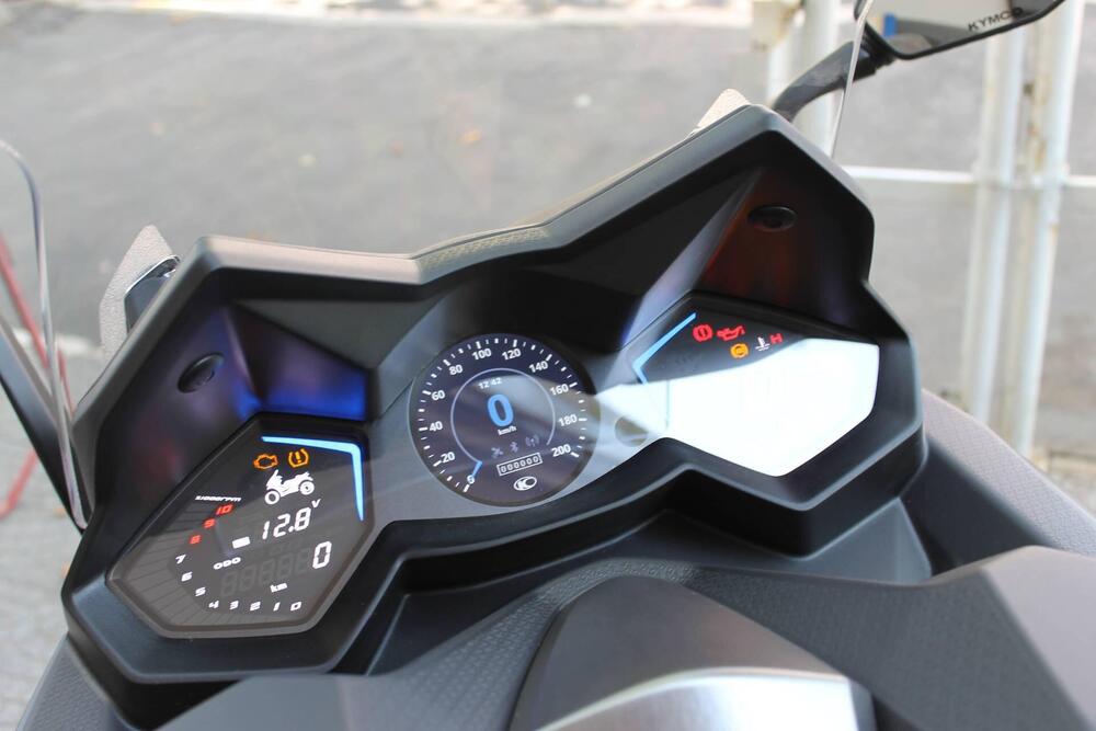 Kymco AK 550 ETS (2021 - 25) (3)