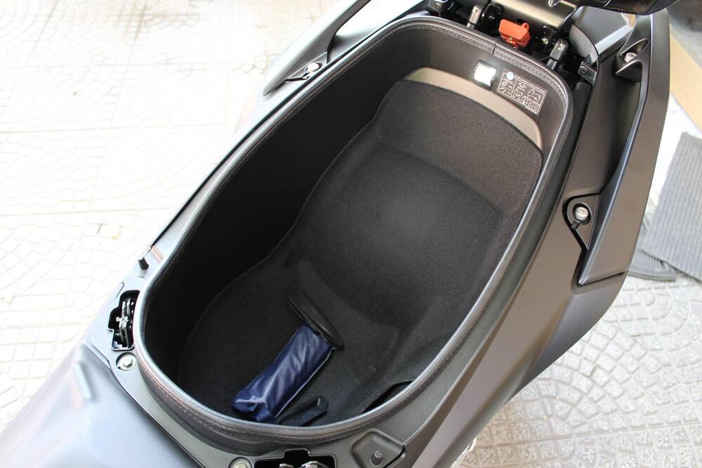 Kymco AK 550 ETS (2021 - 25) (4)