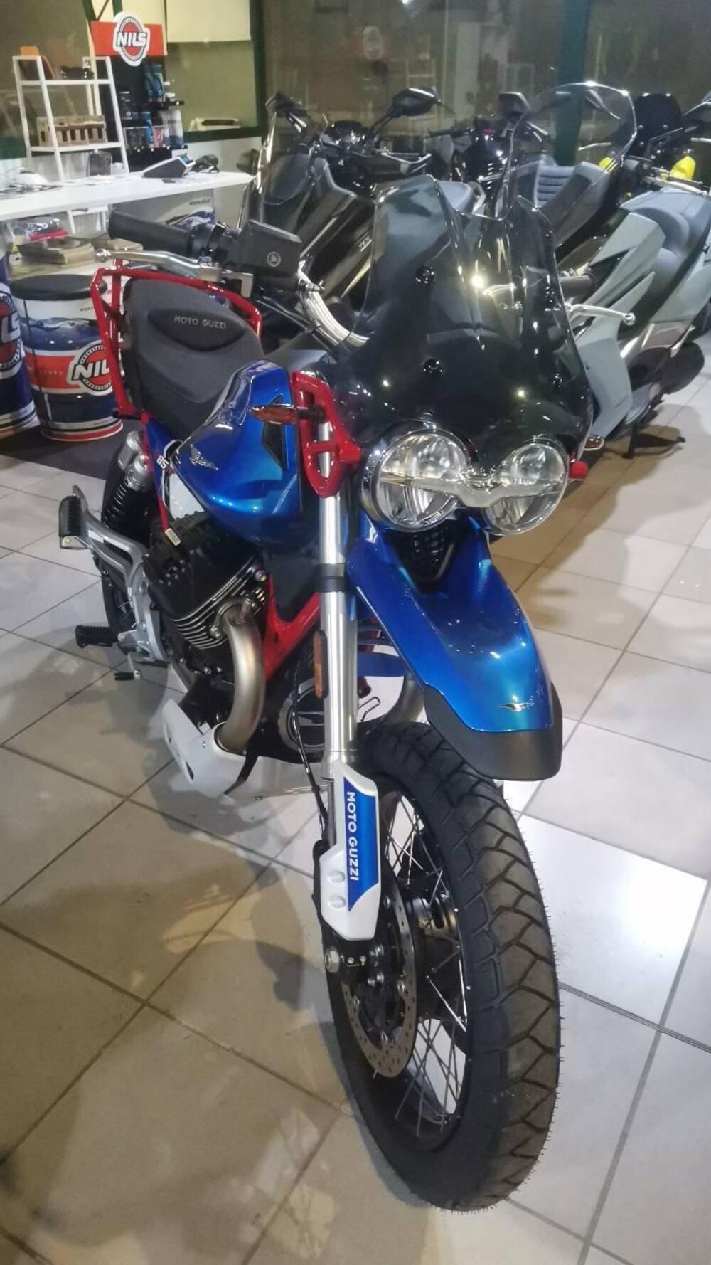 Moto Guzzi V85 TT Evocative Graphics (2021 - 23) (3)