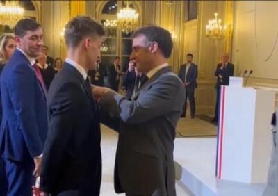 MotoGP 2024. Fabio Quartararo nominato cavaliere da Macron: Vive la France, vive la République [VIDEO]