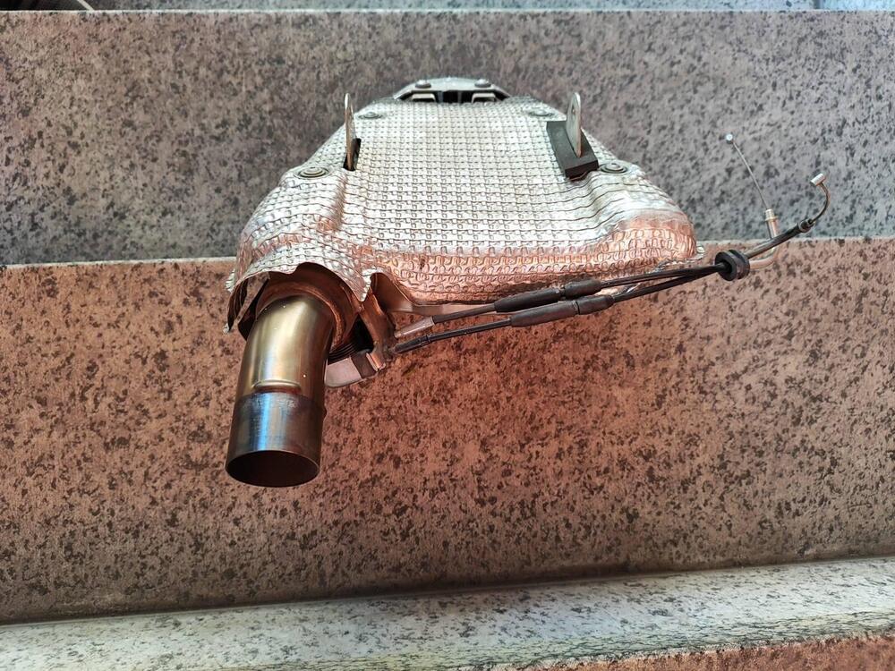 terminale scarico zx6 r 2007/2008 nuova mai montat Kawasaki (2)