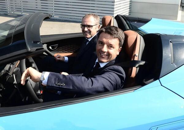 Matteo Renzi e la Urus: &ldquo;Polemiche e insulti, ma ho tenuto io la Lamborghini in Italia&rdquo;. E sui politici influencer...