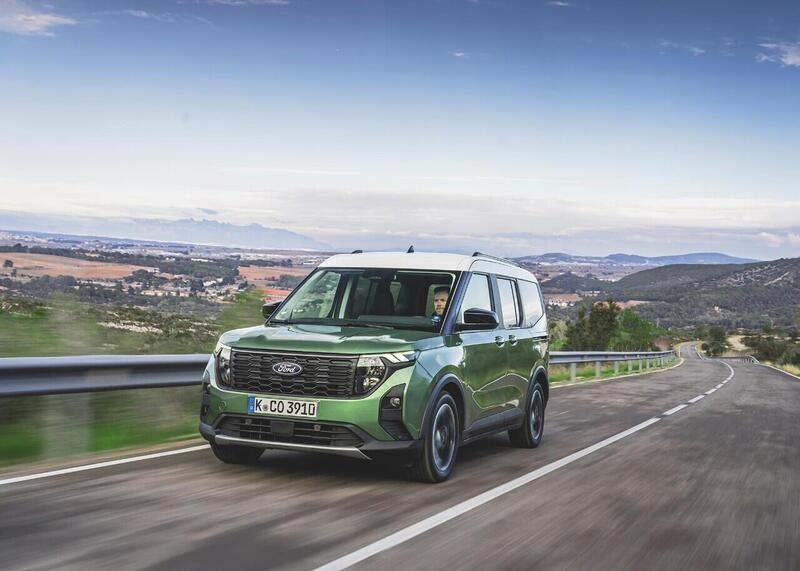 Ford Tourneo Courier, il multispazio pi&ugrave; versatile tutto digitale