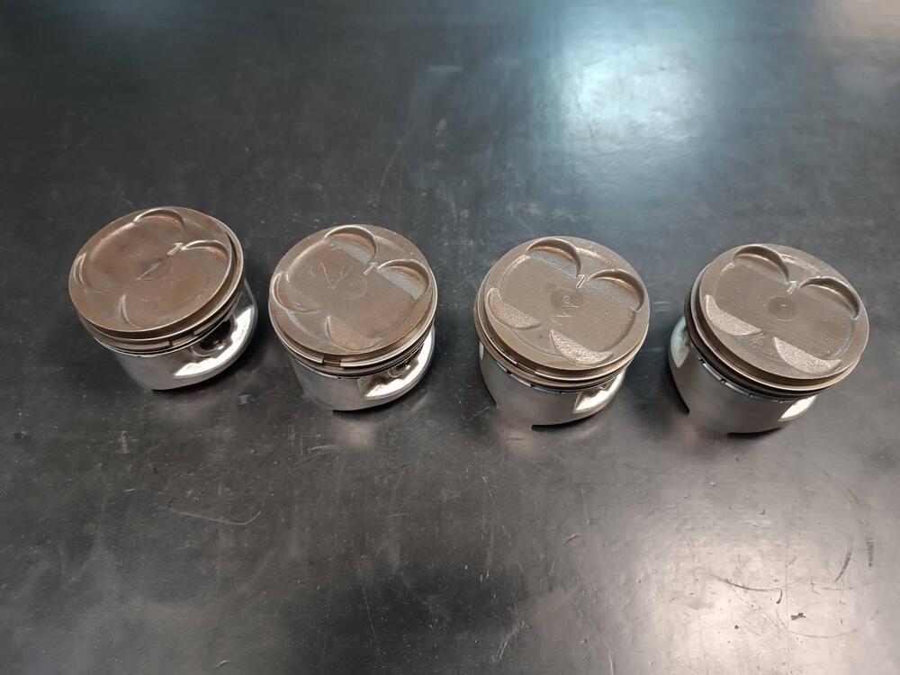 Cilindri e pistoni GPz600r Kawasaki (8)