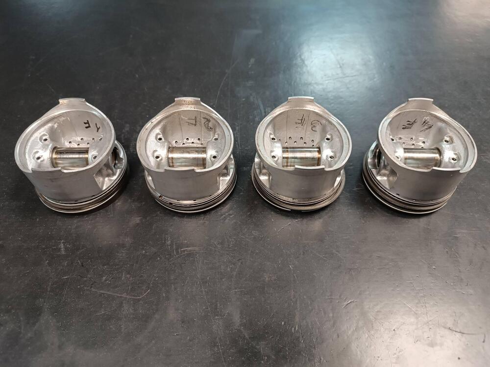Cilindri e pistoni GPz600r Kawasaki (13)