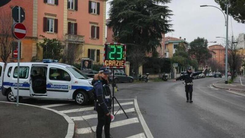 Bologna Citt&agrave; 30. Una vigilessa dice la sua: &quot;Prima i controlli non erano cos&igrave; capillari&quot;