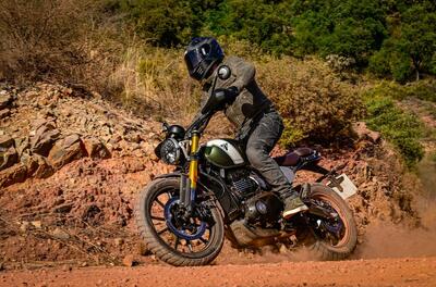 Triumph Scrambler 400 X TEST: come si guida su strada e in fuoristrada. Pro e contro! [VIDEO &amp; GALLERY]